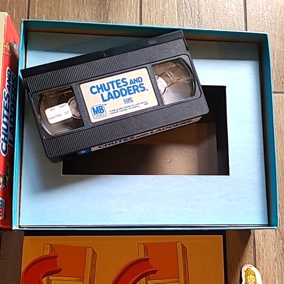 Vintage 1986 Milton Bradley Chutes and Ladders VCR Board Game - Picture 8 of 16